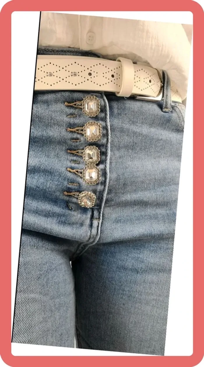 Jean avec boutons pierre 💎 - Taille 42 - Neuf - photo numéro 2