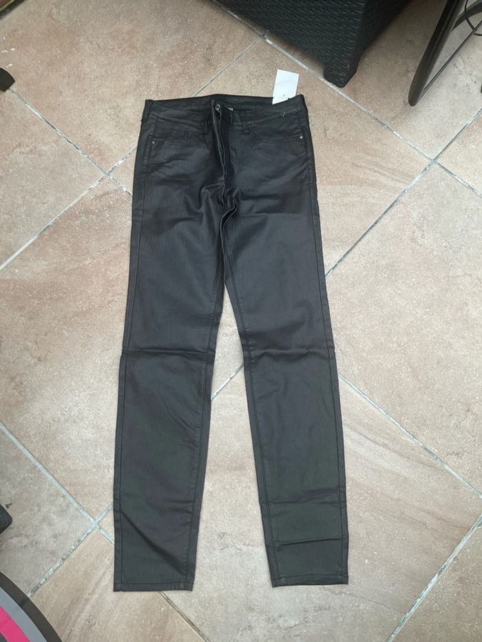 Pantalon noir effet huilé neuf T42 (n°53)