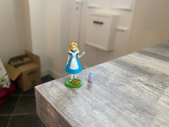 Figurine alice au pays des merveilles