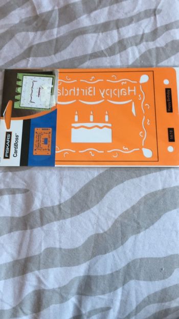 Pochoir joyeux anniversaire Neuf