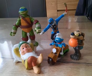 Lot de plusieurs figurines divers