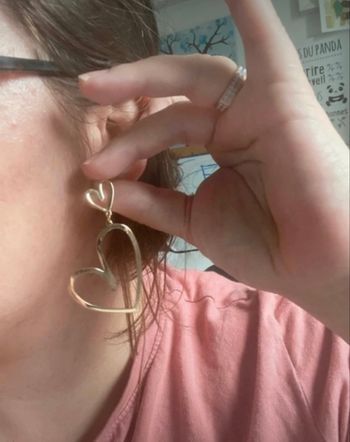 Boucles d’oreilles pendantes NEUVES pour femme forme de coeurs 💛 couleur doré