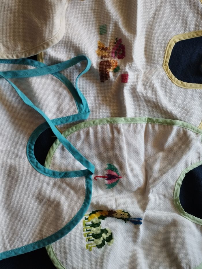 Lot bavoirs - photo numéro 2