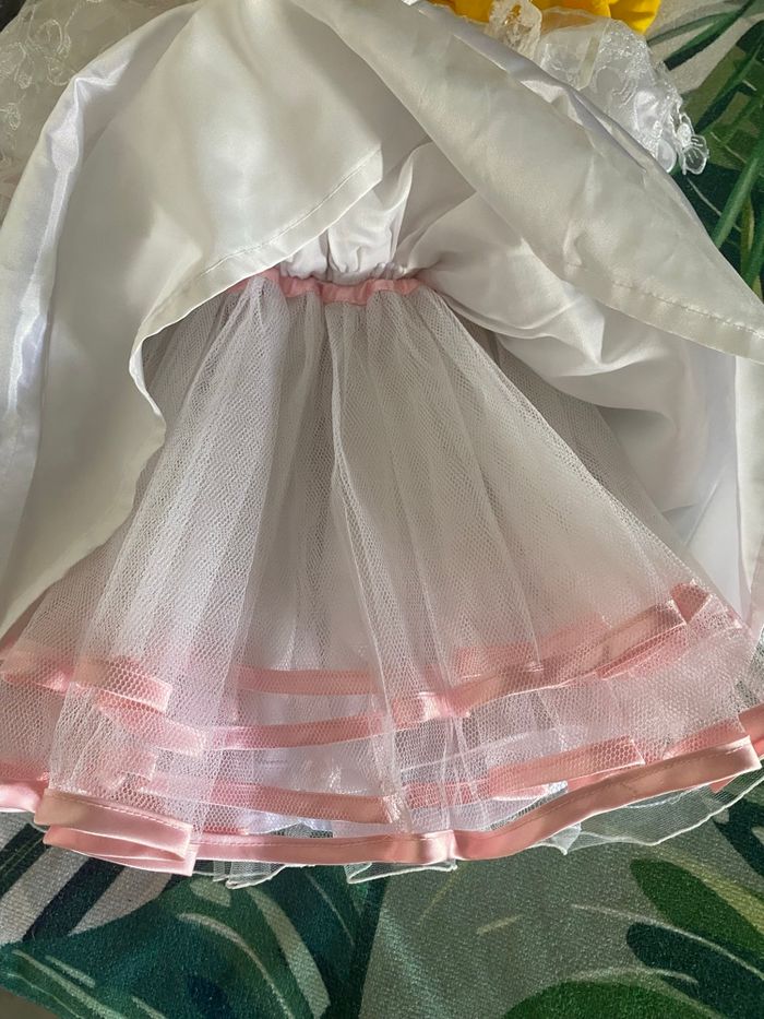 Robe princesse en dentelle avec noeud, jupon et tulle taille 2 ans TBE - photo numéro 3