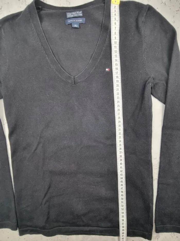 Pull fin col V Tommy Hilfiger noir – Taille S Femmes (mesures en photos) - photo numéro 8