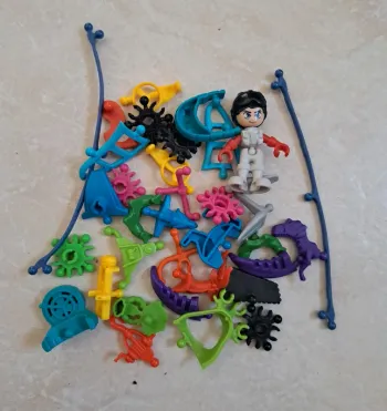 Lot de plus 40 pièces infinimix Kinder Neuves