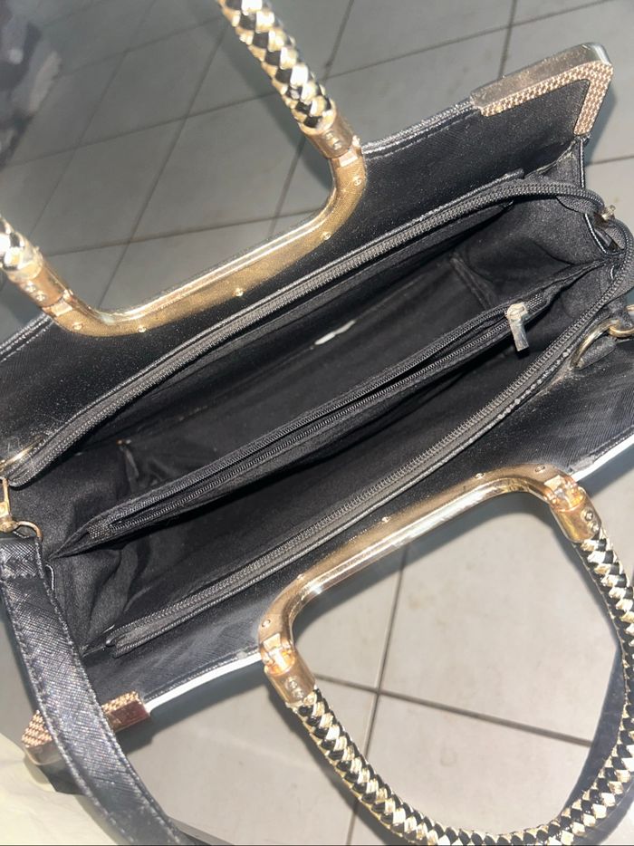Sac Lacoste contre façon - photo numéro 3