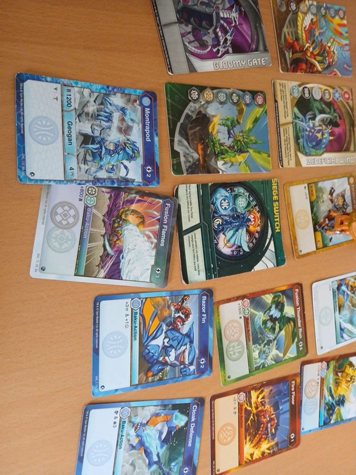 Lot de 15 bakugan + cartes magnetiques + cartes collection - photo numéro 15