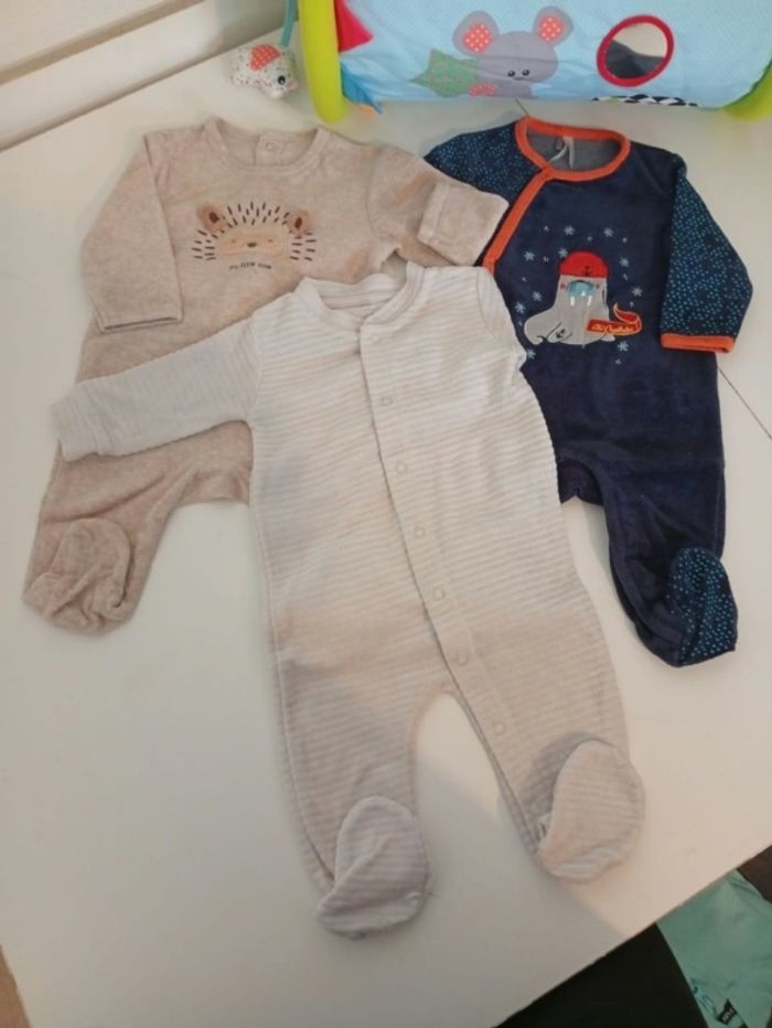 Lot  pyjamas 3 mois