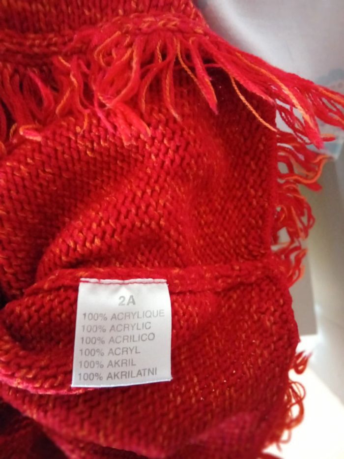 Joli pull rouge orangé. 2 ans - photo numéro 12