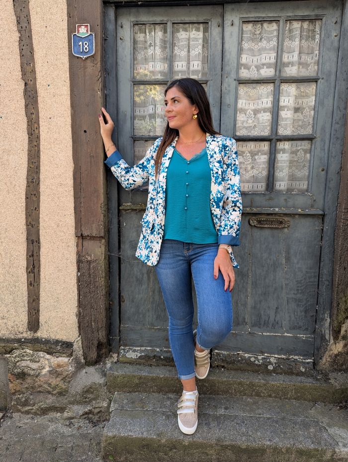 Top fluide Genève bleu canard col en V dentelle
TU - photo numéro 5