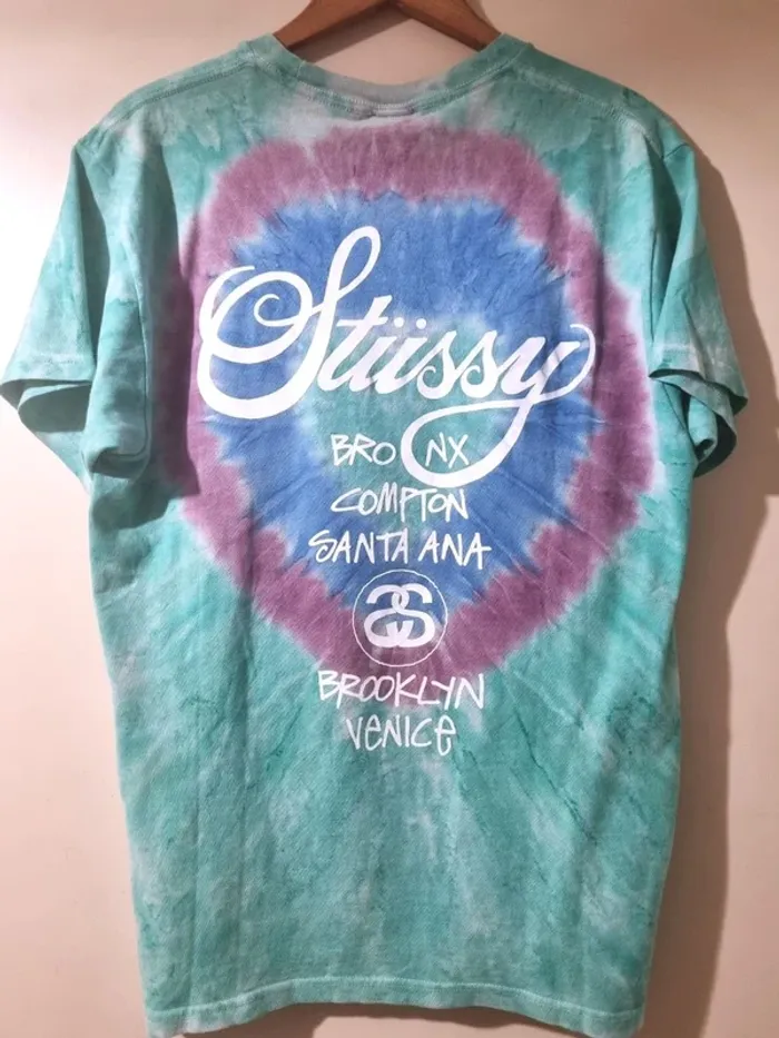 T shirt Stüssy Tie dye vert rose bleu World Tour medium 100% coton état impeccable - photo numéro 6