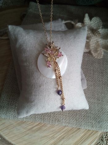 Collier pendentif fleurs n'a'c'r'e et pierres d'améthyste