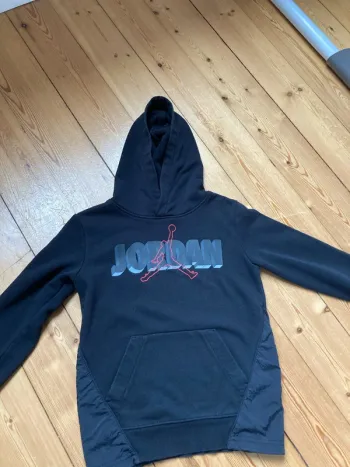 Pull Jordan noir 5-6 ans 110-116cm