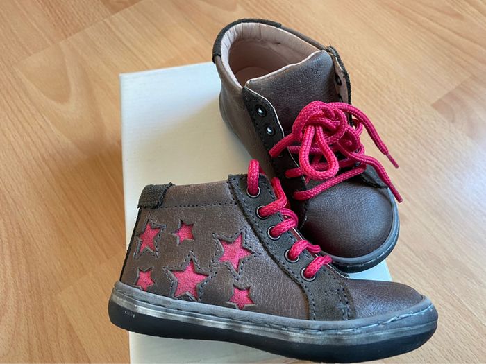 Jolie paire de chaussures/bottines en cuir T. 22 fille neuve avec boîte - photo numéro 6