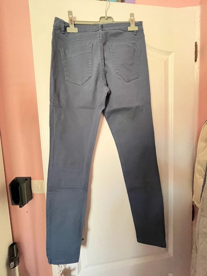 Jean bleu - photo numéro 2