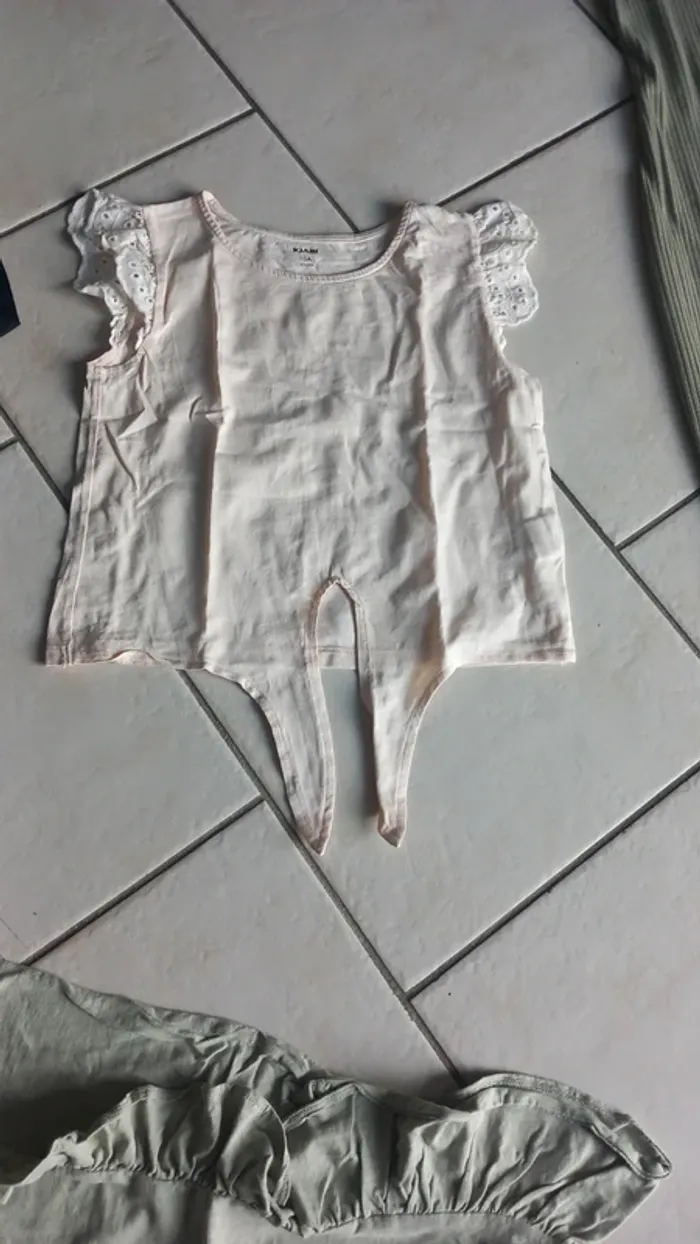 Tee shirt beige kiabi à nouer fille 10 ans tbe