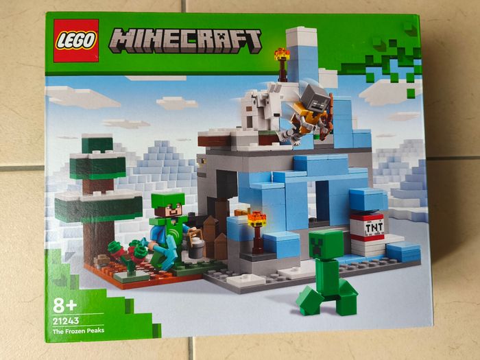 LEGO Minecraft 21243 : The Frozen Peaks - photo numéro 2