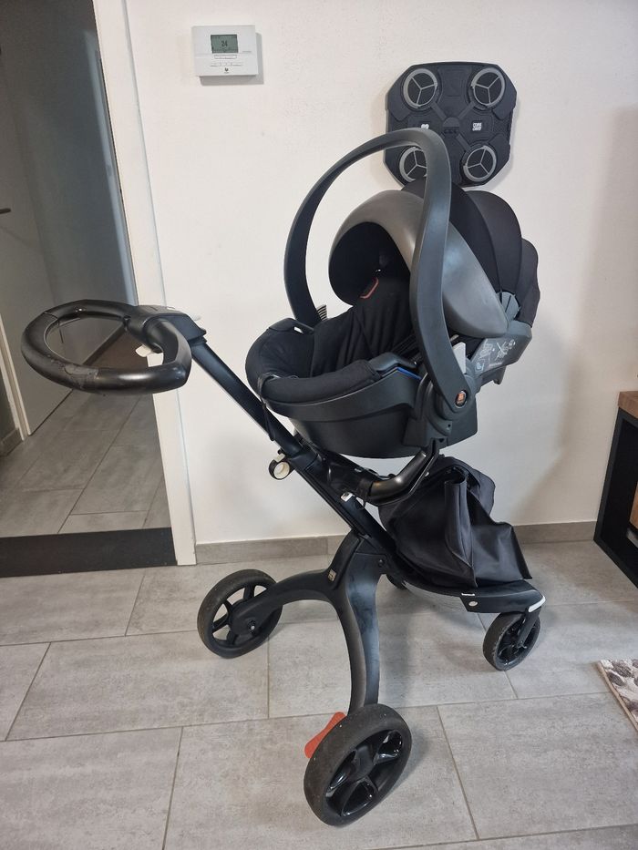 Titre : Ensemble poussette Stokke avec siège auto et sac – Excellent état
Description :
Je vends un ensemble de poussette Stokke en très bon état, comprenant une poussette, un siège auto et un sac assorti.
Couleur : Noir
Prix : 120 euros
Localisation : Y - photo numéro 3