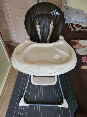 Chaise haute bébé