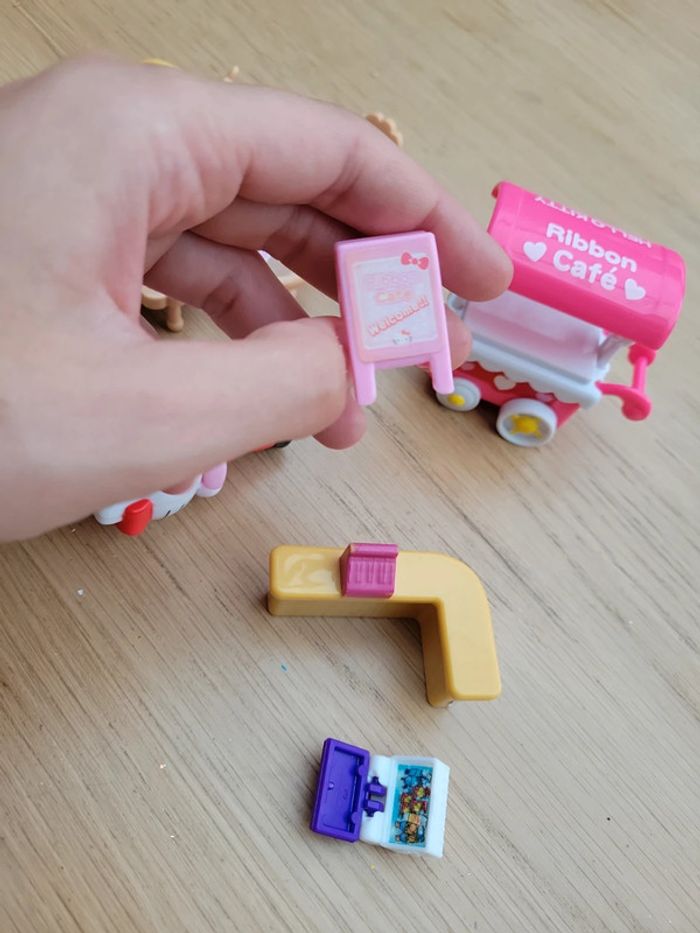 Gros lot hello kitty ribbon café terrasse personnage dont 1 articulé glacière boisson - photo numéro 11