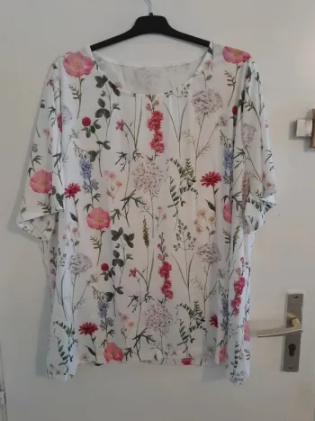 Haut blanc à thème floral, taille 7XL, manches courtes