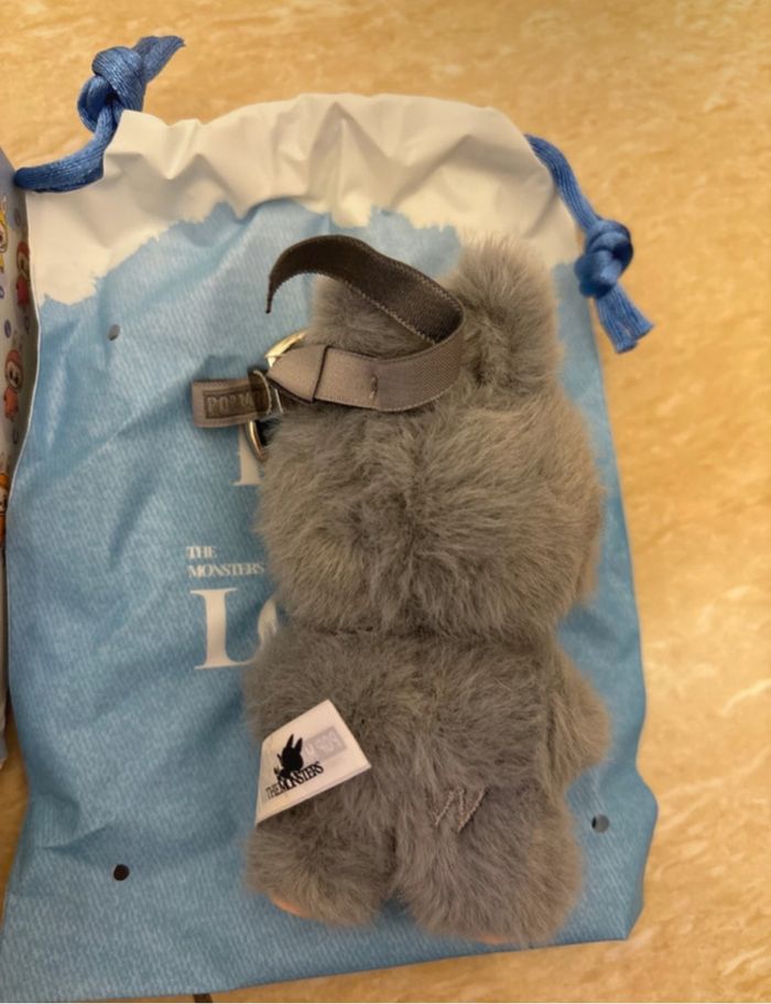 labubu pin for love lettre W - photo numéro 2