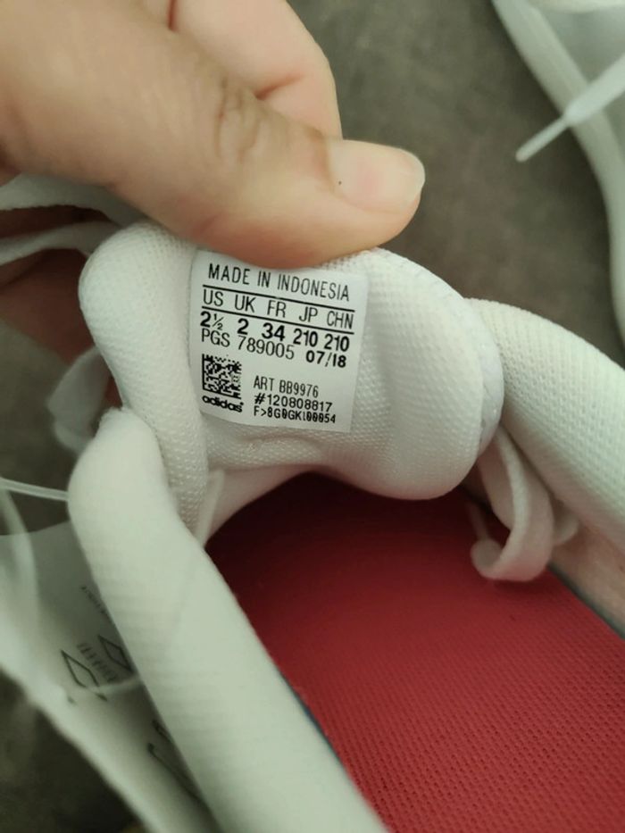 Baskets adidas taille 34 - photo numéro 5