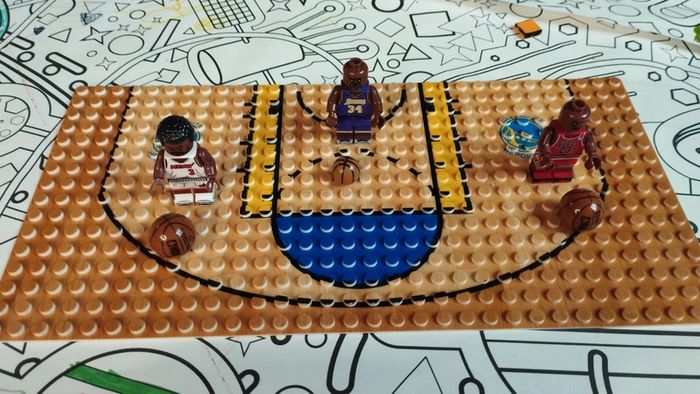 Ensemble de 3 joueurs de basket Lego Jordan O'Neal Wade + terrain NBA - photo numéro 2