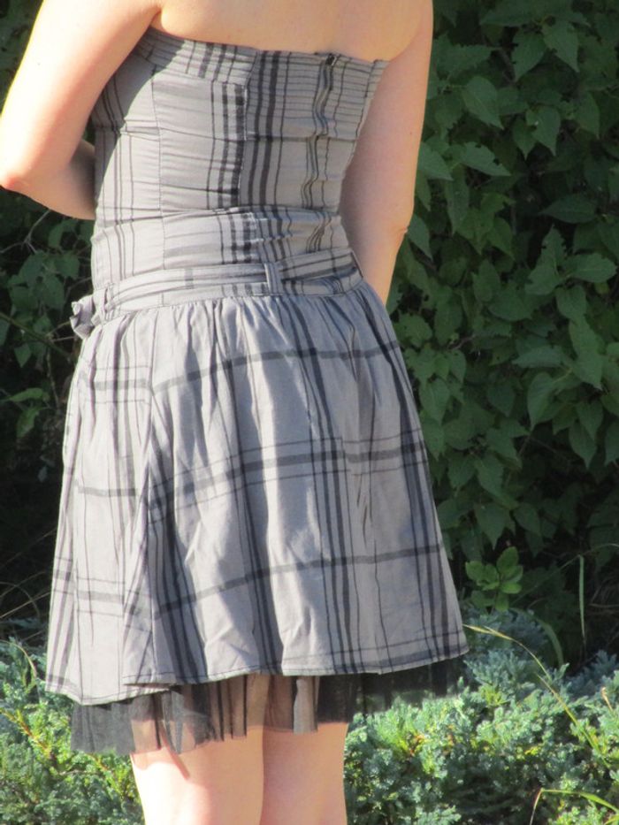 Robe sans bretelles - photo numéro 2