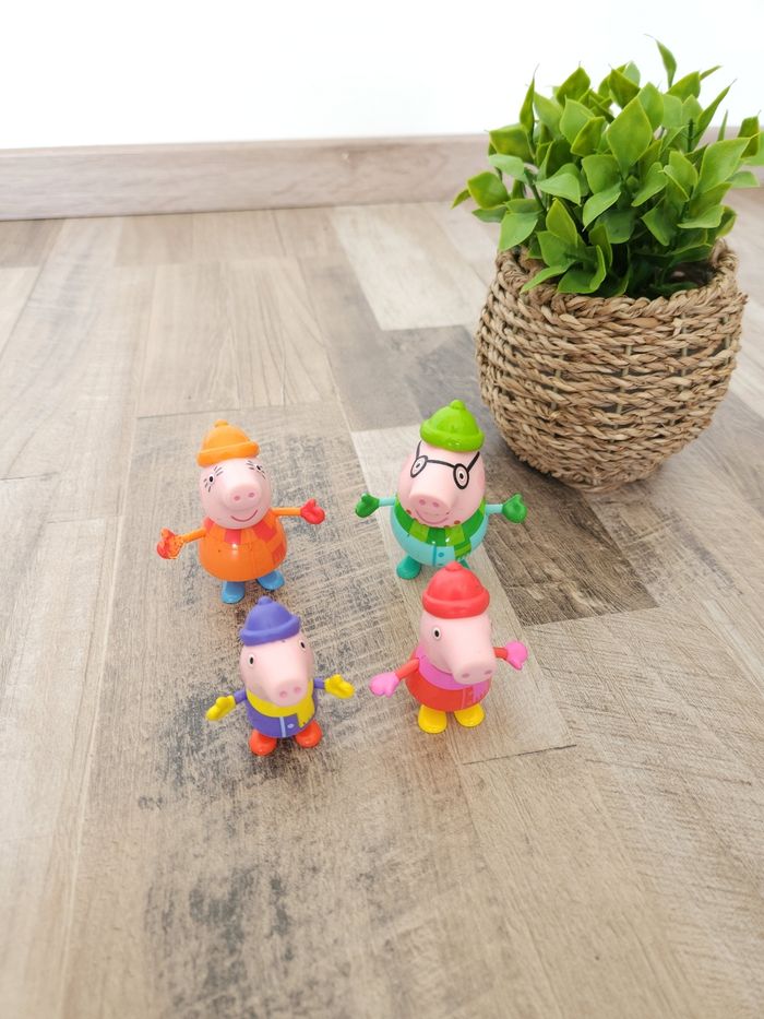 Set de 4 Figurines Peppa Pig Jouons sous la neige Hasbro