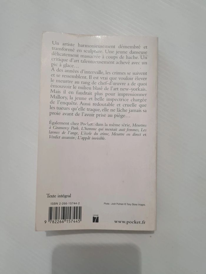 Livre thriller "L'assassin n'aime pas la critique" de Carol O'Connell - photo numéro 2