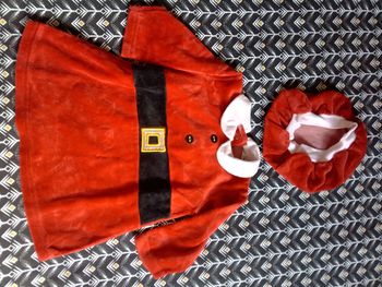 Robe en velours "Noël" en 6 mois + béret