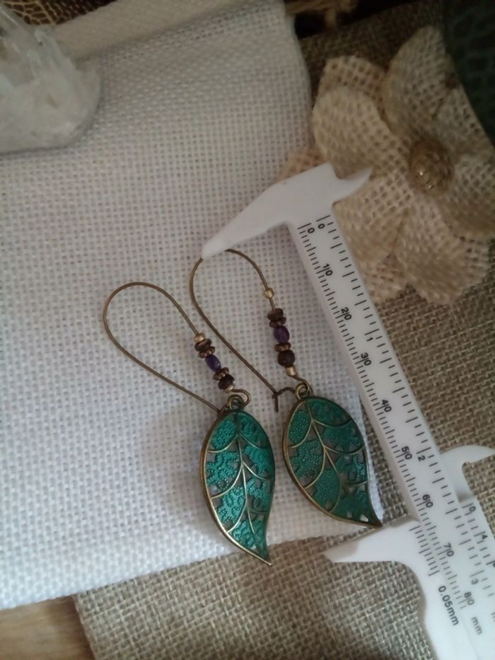 Boucles d'oreilles feuilles bohèmes avec pierres améthyste - photo numéro 2