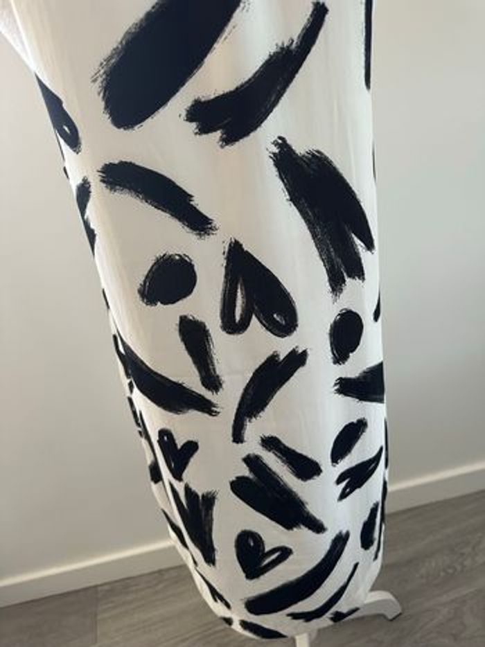 Robe bariolée abstraite peinture cœur blanche et noire H&M T38 M - photo numéro 2