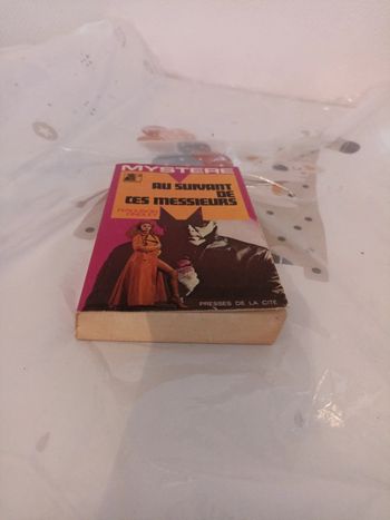 Au suivant de ces monsieur