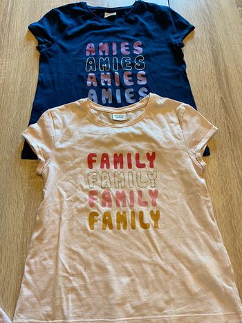Lot deux t shirts fille TAO 8 ans