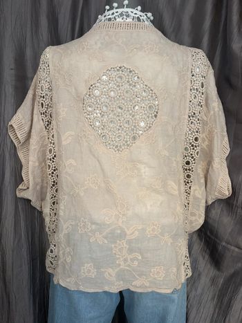 Superbe veste/kimono légère bohème avec broderies et dentelle
