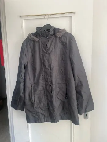 Parka à capuche légère pour femme