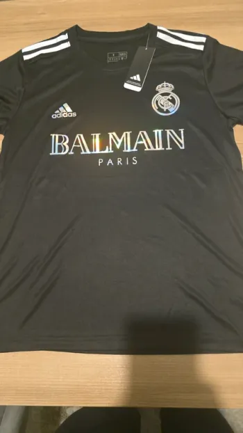 Maillot Real madrid Concept avant match noir balmain taille S neuf