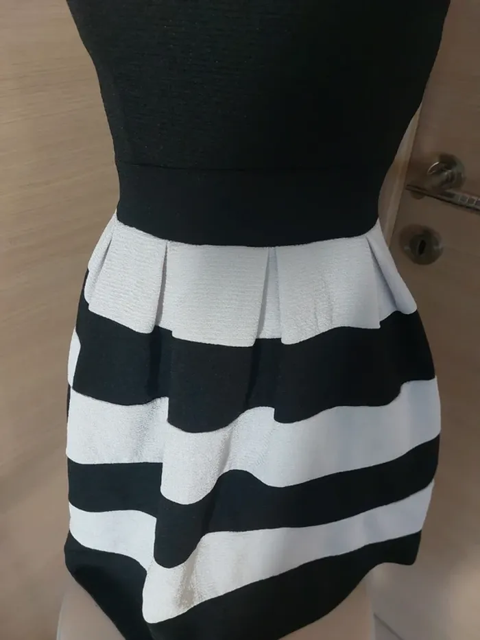 Robe bicolore  bustier  à rayures - photo numéro 2
