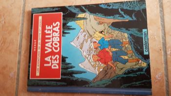 Livre BD " La Vallée des Cobras " de Hergé