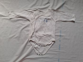 Body blanc motif écriture bleu