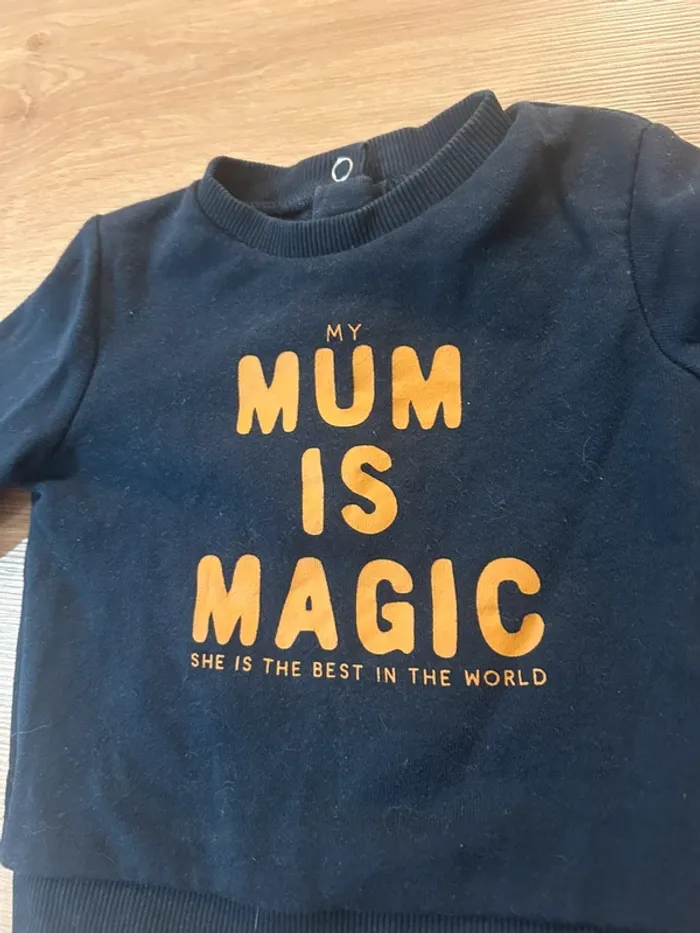 Sweat bleu marine «  Mum is magic » - photo numéro 2
