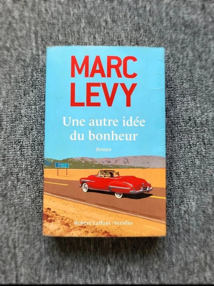 Livre Marc Levy – Une autre idée du bonheur – Roman broché – Édition Robert Laffont