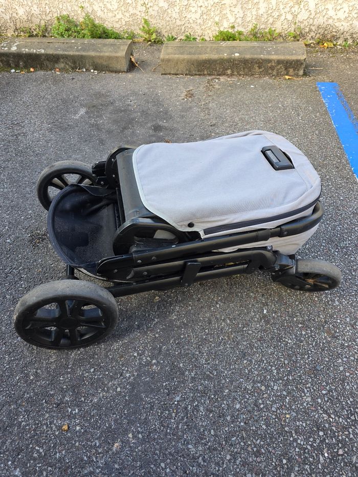 Pousette - photo numéro 2