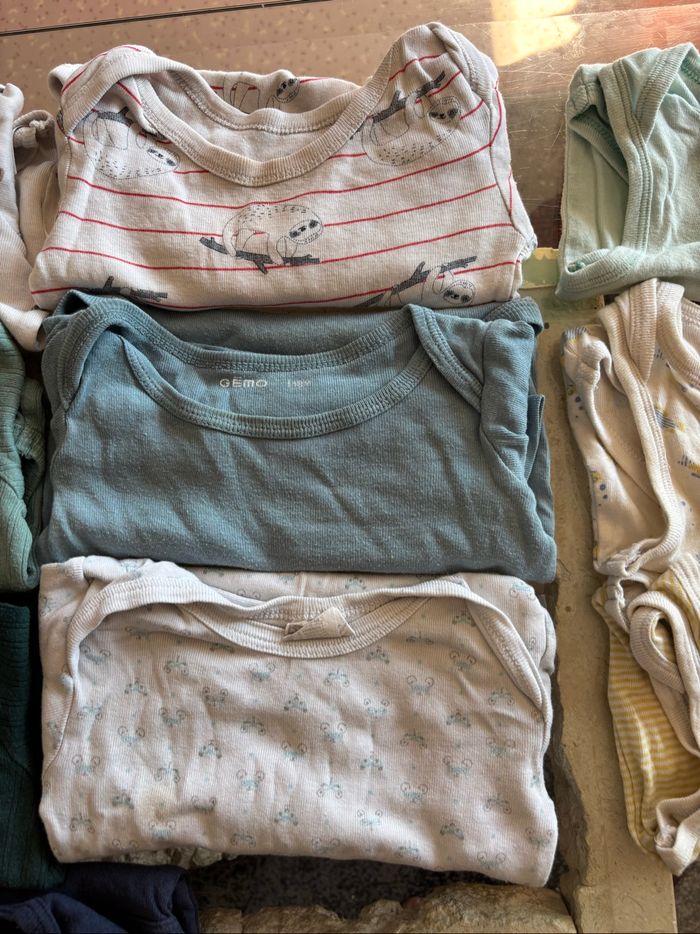 Lot bodies/ pyjamas 12 mois - photo numéro 6