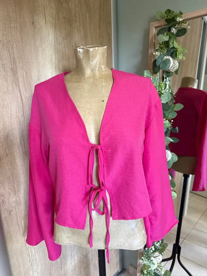 Jolie chemise avec lien de serrage femme