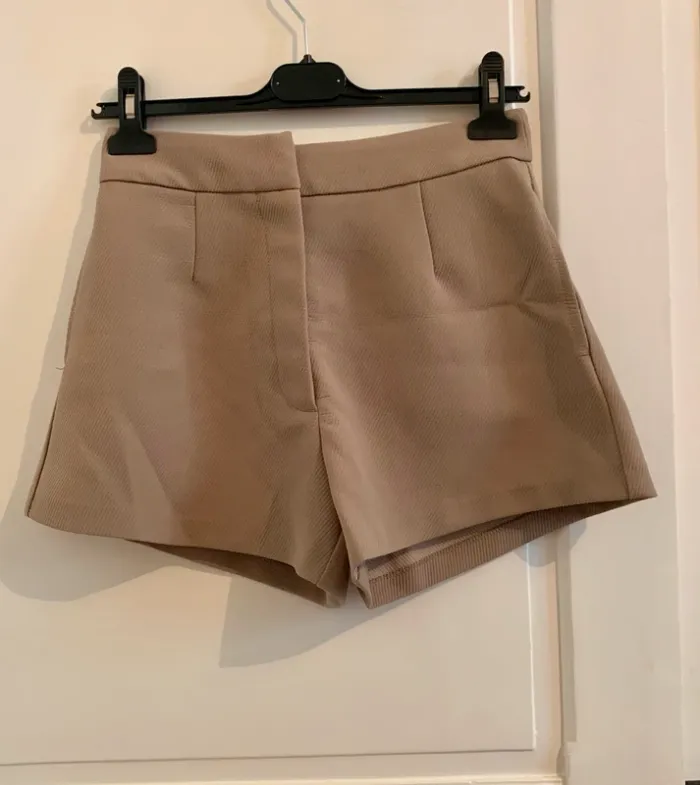 Short beige