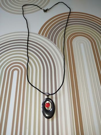 Boutique indépendante collier long pendentif